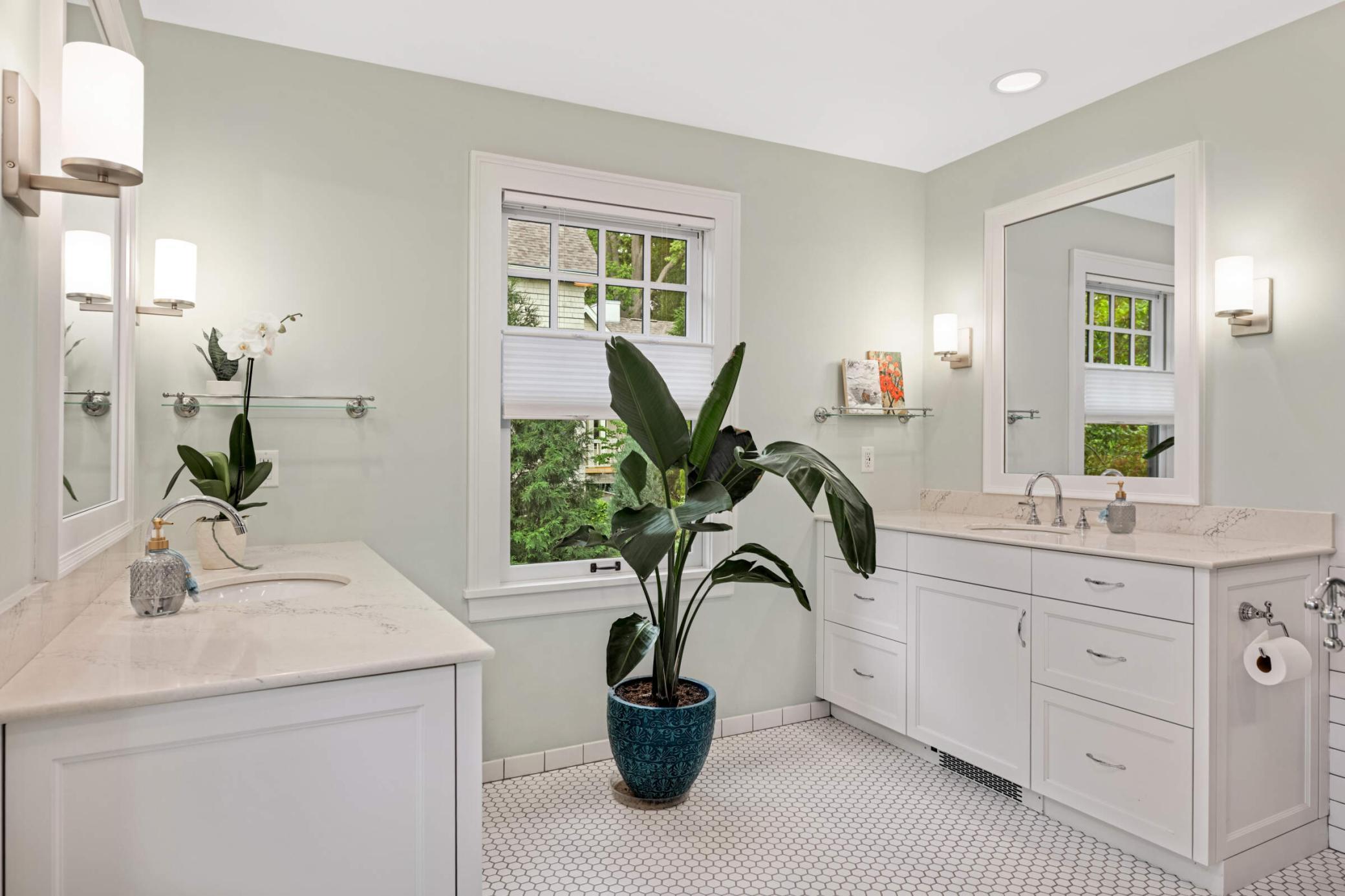 The primary en suite bathroom has 2 large vanities.