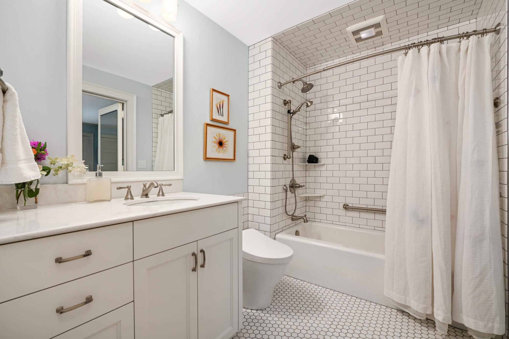 Full bathroom off the 2nd floor hallway.