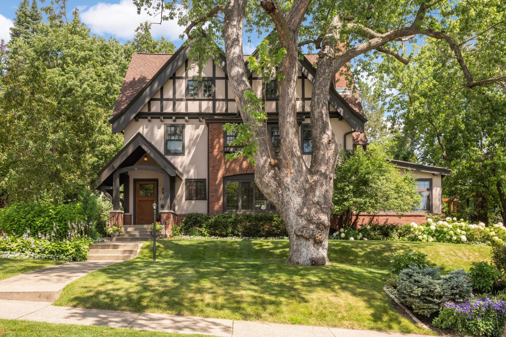 21xx James Ave is a coveted one-way & one-block long street, between Franklin & 22nd.