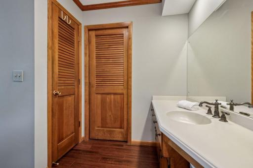 6528 Ridgeview Drive, Minneapolis, MN 55439