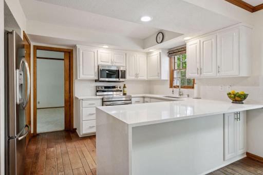 6528 Ridgeview Drive, Minneapolis, MN 55439
