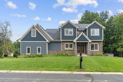 Front Exterior – Luxury Home in Oak Bluffs, Savage MN