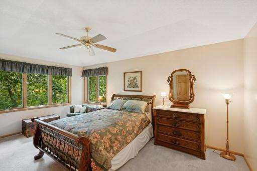 A tray vault highlights the Owner's ensuite. Loads of room, walk-in closet plus additional closet for sweatshirts and jeans or your collection of shoes.