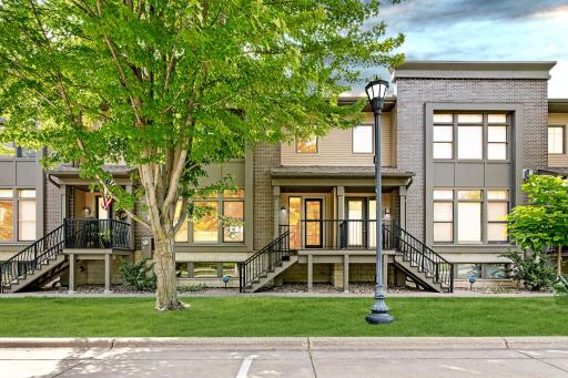326 E Travelers Trail, Burnsville, MN 55337