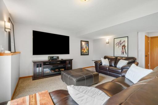 53-web-or-mls-19740 Hazel Nut Ave-64.jpg