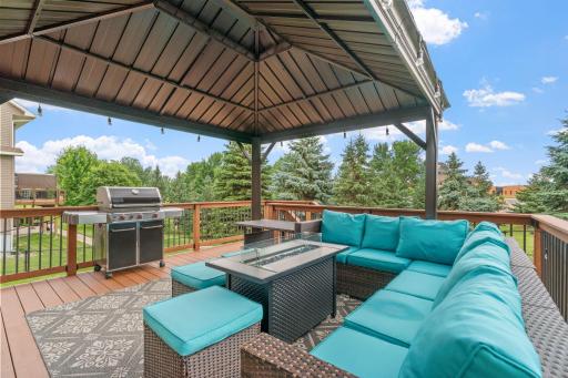 11-web-or-mls-19740 Hazel Nut Ave-11.jpg