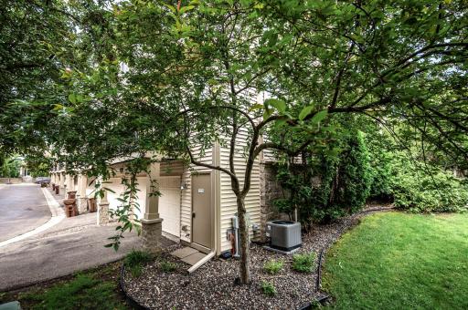 8291 Labont Way, Eden Prairie, MN 55344