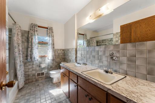 416 20th Avenue S, South Saint Paul, MN 55075