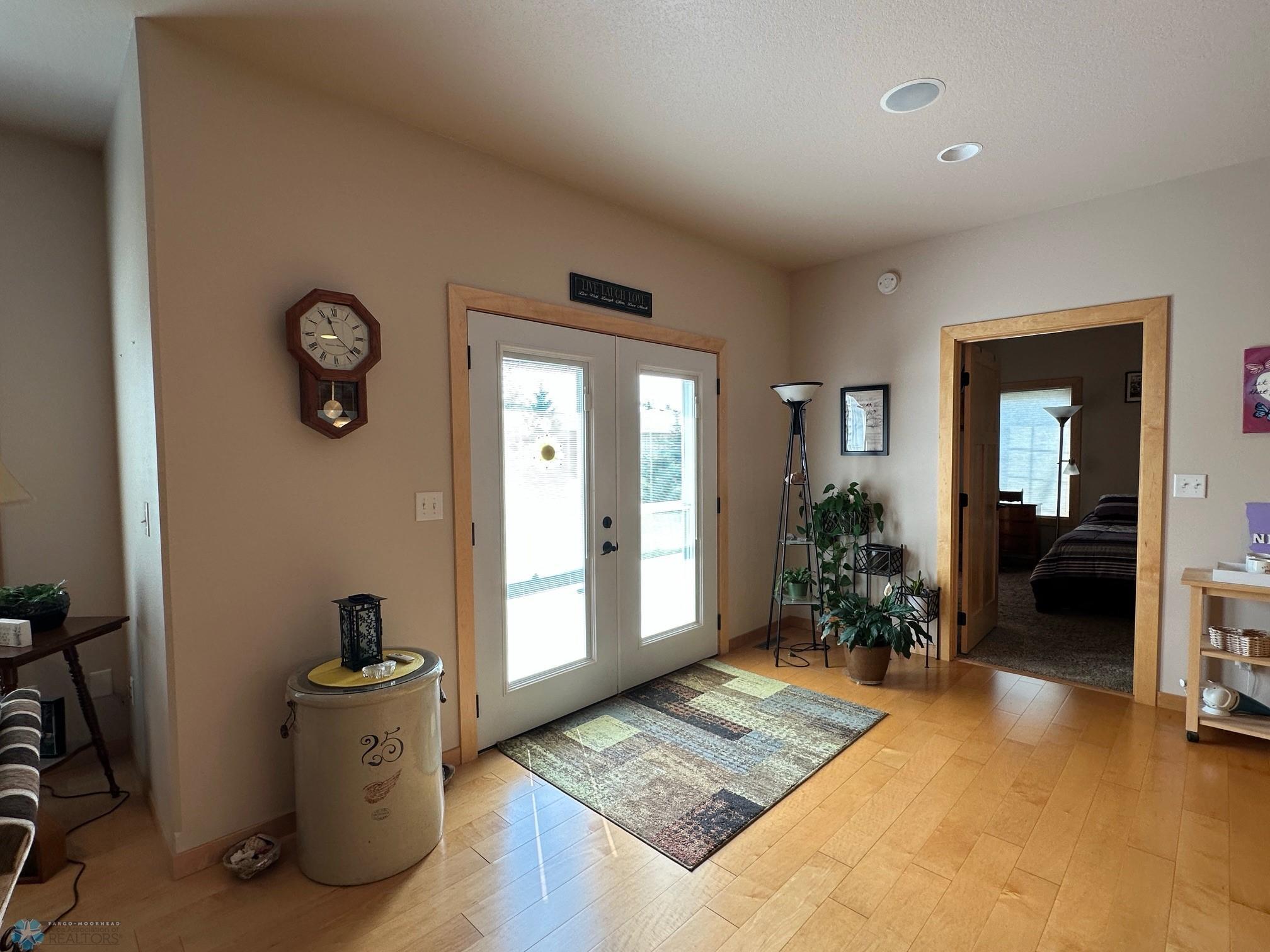 Double doors to patio.jpg
