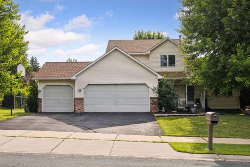8688 Vagabond Lane N, Maple Grove, MN 55311