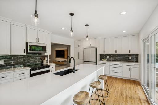 High end appliances and quartz countertops.jpg
