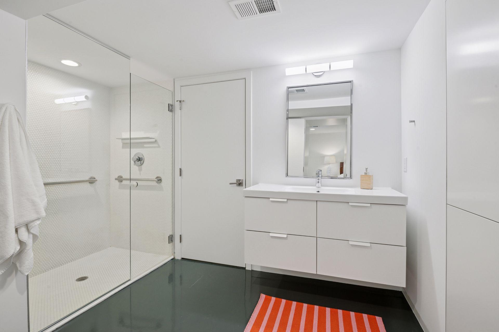 Lower level en-suite pool bathroom with direct access to the backyard