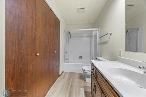 3237 17th Avenue S, 101, Fargo, ND 58103