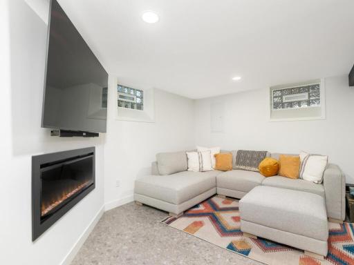 5545 Irving Ave S Minneapolis MN 55419 USA-035-052-Irving Ave SMinneapolis35-MLS_Size.jpg