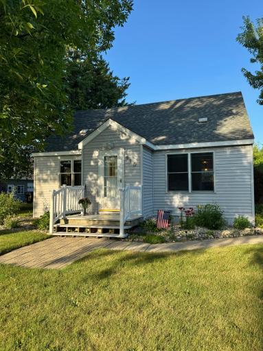 910 Tindolph Avenue S, Thief River Falls, MN 56701