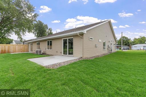 2333 17th Avenue E, North Saint Paul, MN 55109