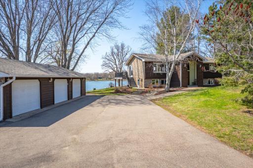 2270 Manning Trail N, Lake Elmo, MN 55042