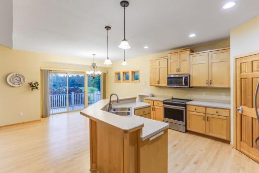Center island offers additional workspace and is perfect for bar stoolsâideal for casual dining or entertaining.