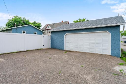 AND a huge 2 car garage. Lots of room.