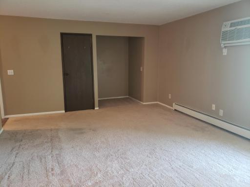 Large & spacious living room with walk-in closet & nook.