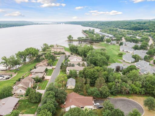 560 Lakeside Bay Drive S, Bayport, MN 55003