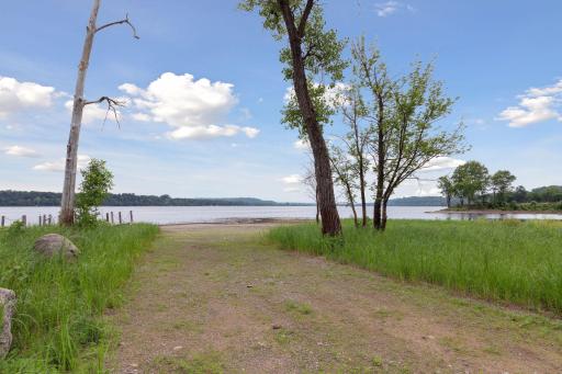 560 Lakeside Bay Drive S, Bayport, MN 55003