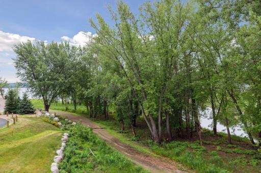 560 Lakeside Bay Drive S, Bayport, MN 55003