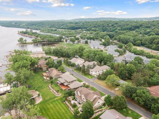 560 Lakeside Bay Drive S, Bayport, MN 55003