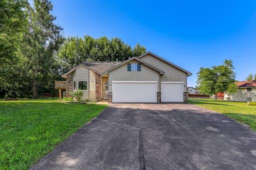 11883 Marigold Way, Lindstrom, MN 55045
