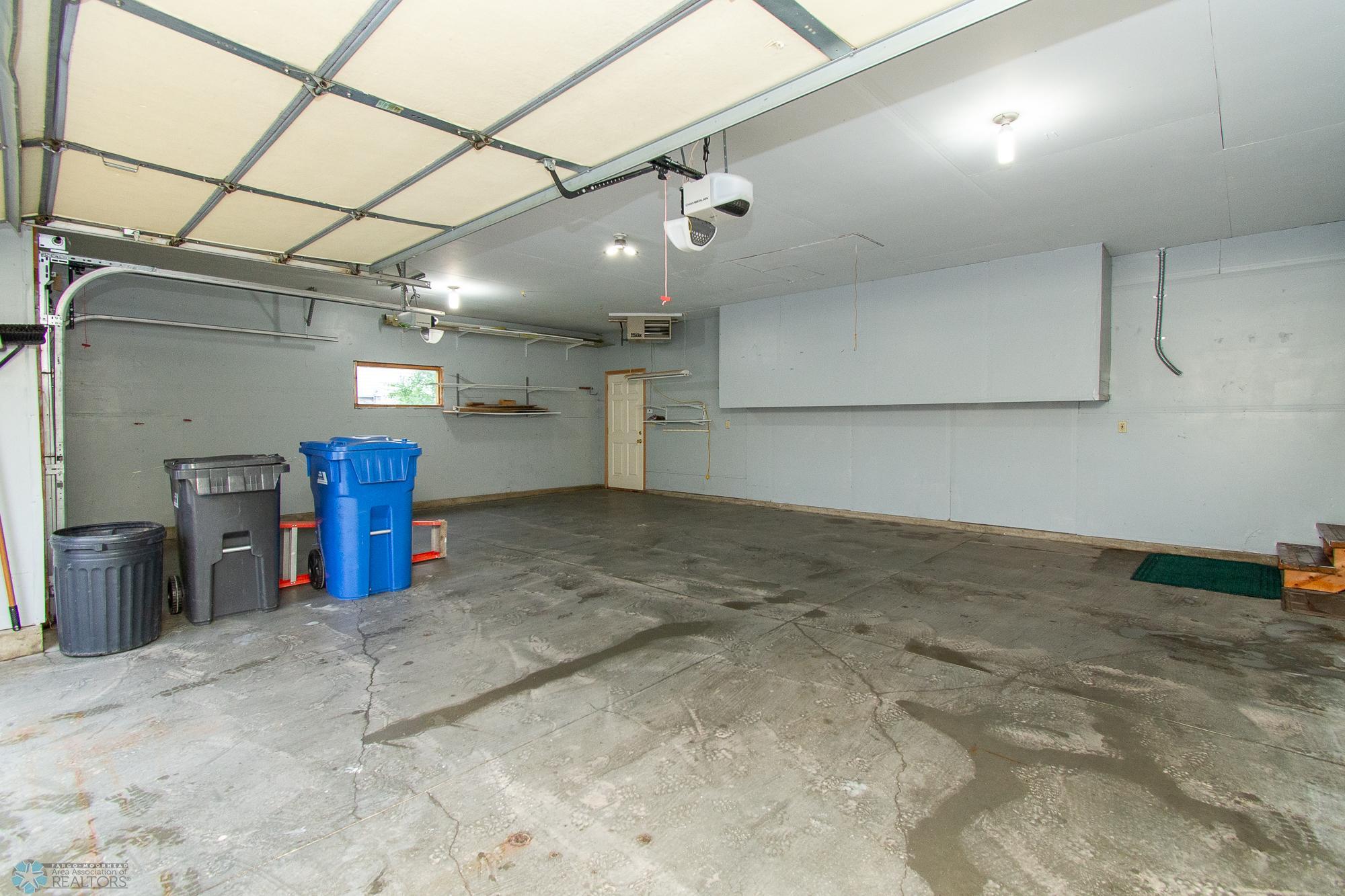 Heated 3 stall garage