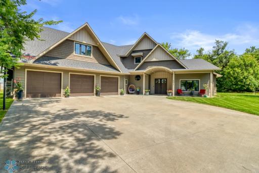 8224 Memory Lane, Horace, ND 58047