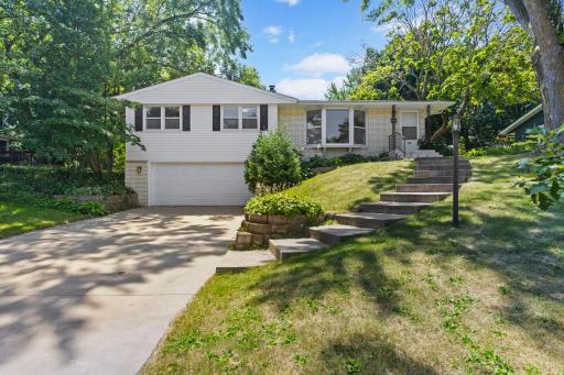 758 Sextant Avenue W, Roseville, MN 55113