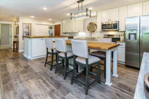 10501 Cedar Lake Road, 404, Hopkins, MN 55305