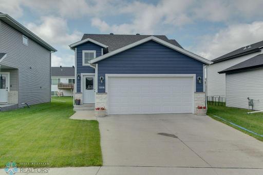 7898 Cottonwood Boulevard, Horace, ND 58047