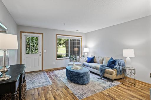8484 Minuteman Alcove, Eden Prairie, MN 55344