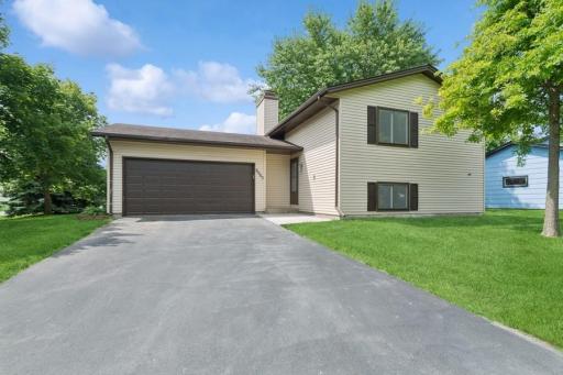 8983 Vinewood Lane N, Maple Grove, MN 55369