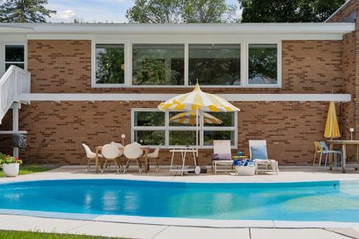 The mid-century vibes are off the charts!