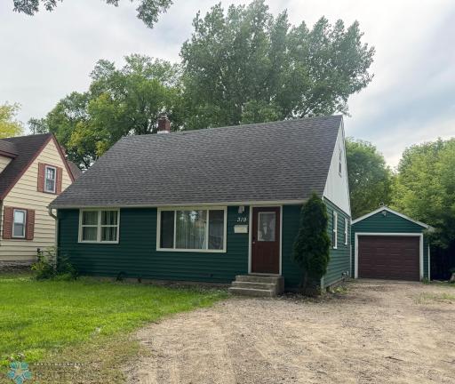 319 13th Street N, Moorhead, MN 56560