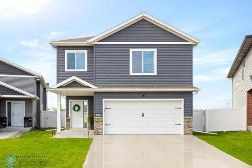 1592 69th Avenue S, Fargo, ND 58104