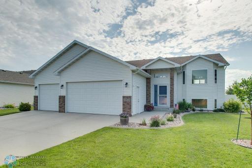 3824 13th Street S, Moorhead, MN 56560