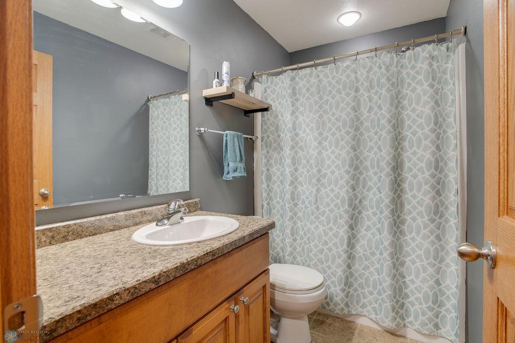 Upper level bath 2