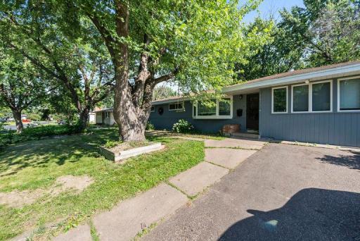 2813 Ohenry Road, Minneapolis, MN 55430