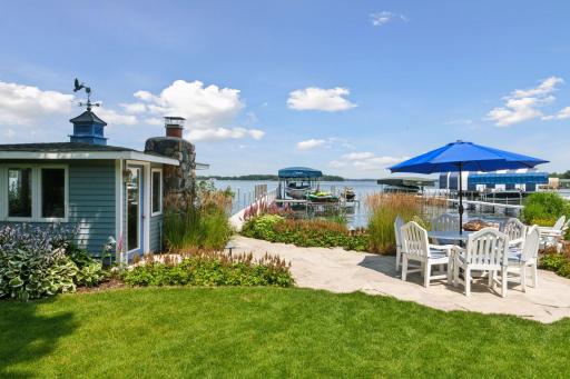 Adorable boathouse with fireplace & lakeside patio