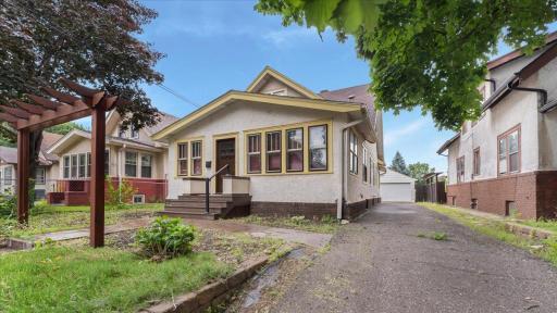 212 22nd Avenue NE, Minneapolis, MN 55418