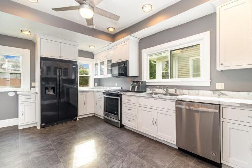 822 Smith Avenue S, Saint Paul, MN 55107