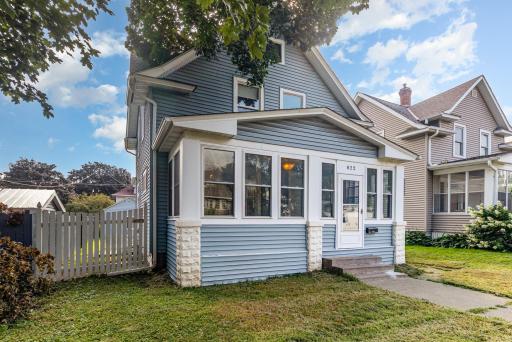 822 Smith Avenue S, Saint Paul, MN 55107