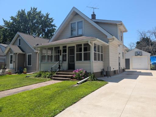 304 8th Avenue S, South Saint Paul, MN 55075