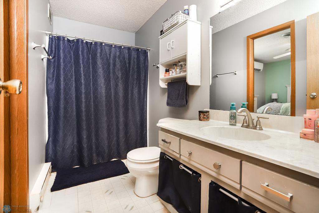 Upper level full bath