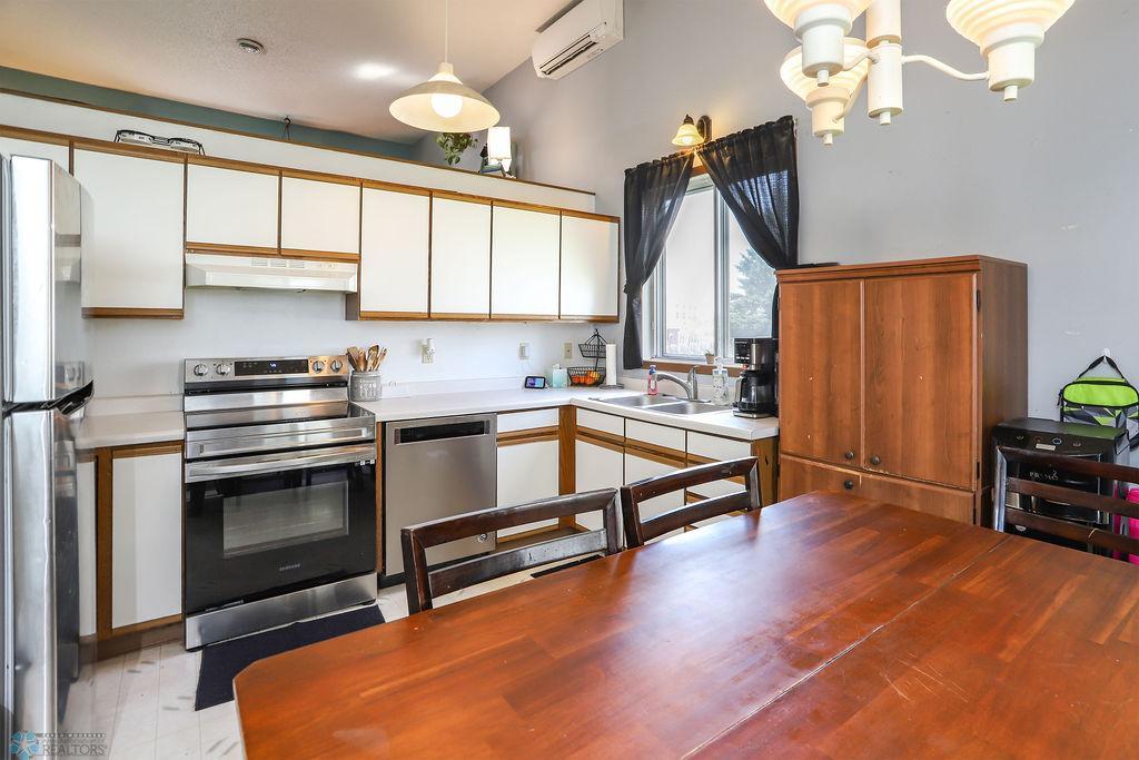 Eat-in kitchen so you can chat while you cook