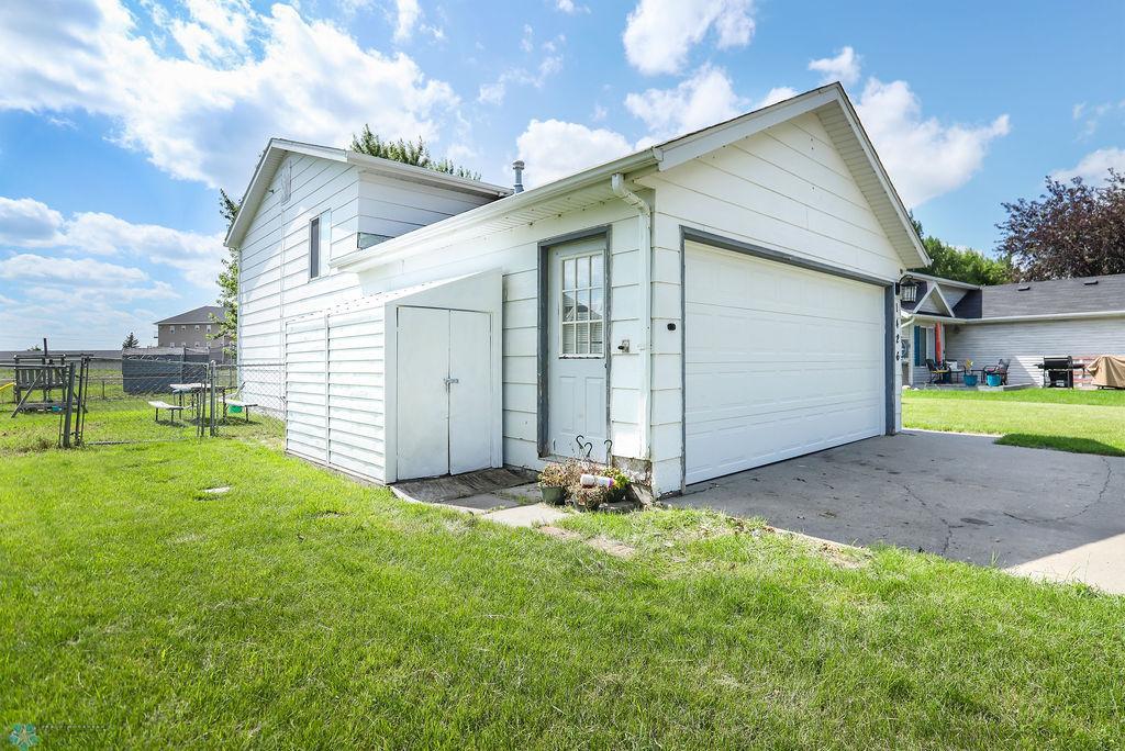 Additional storage by garage